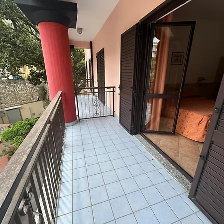 Отель Athena Palace