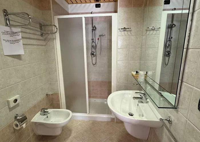 Athena Palace Hotel 4*