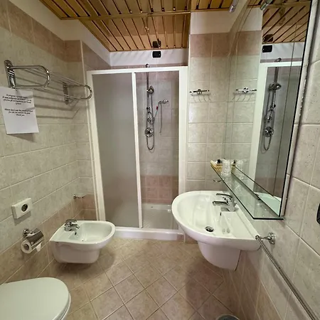 Athena Palace Hotel 4*